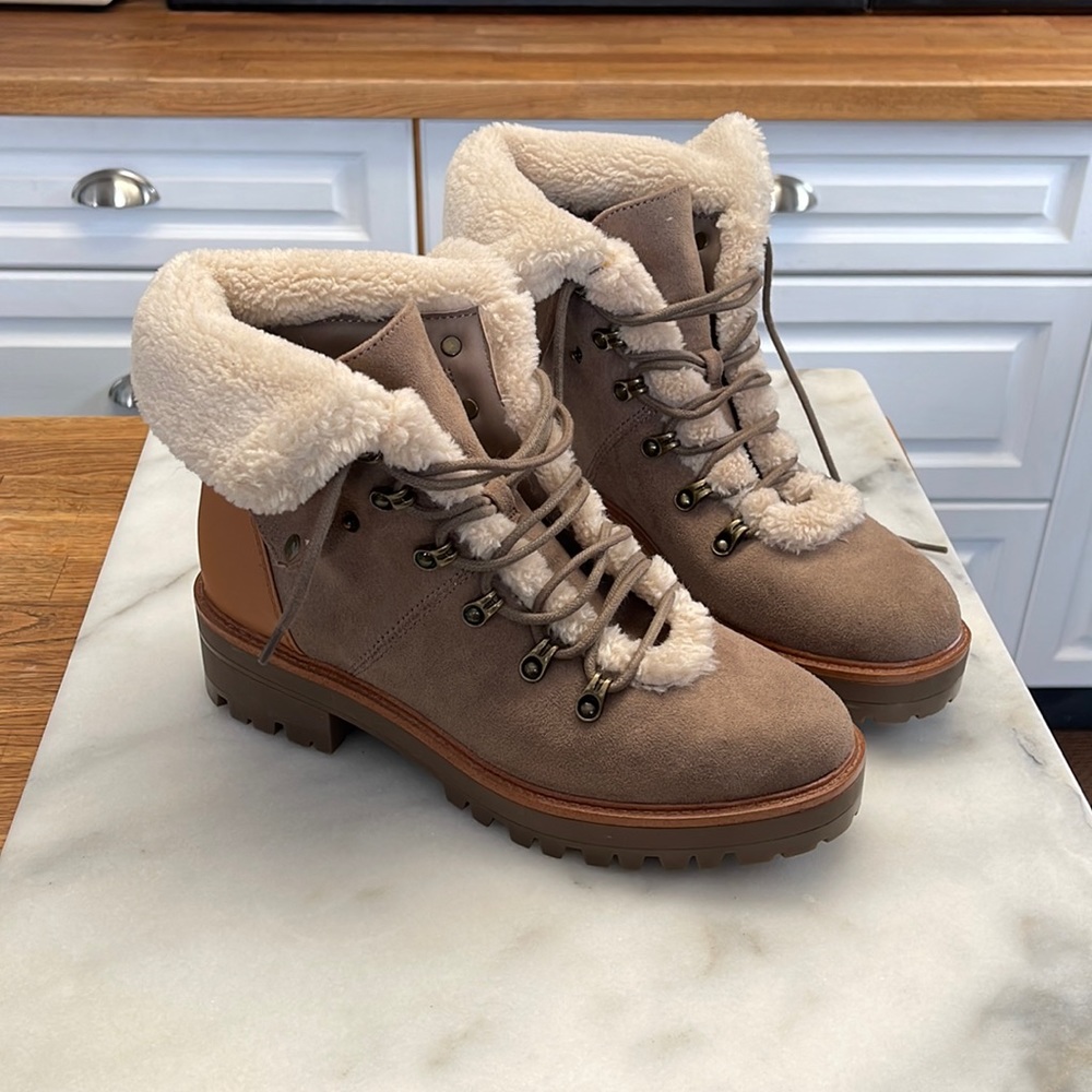 American Eagle tan combat boots with faux fur trim